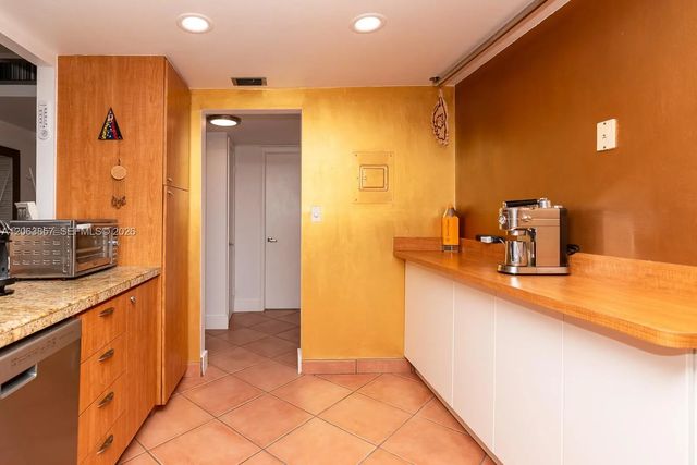 3 of 39 - 1020 Meridian Avenue #314, Miami Beach, FL
