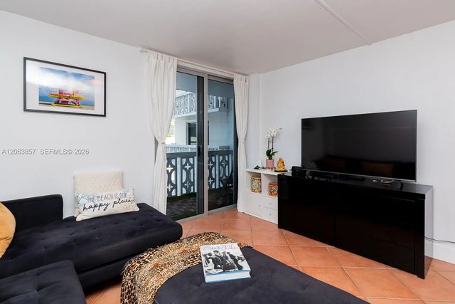 5 of 39 - 1020 Meridian Avenue #314, Miami Beach, FL