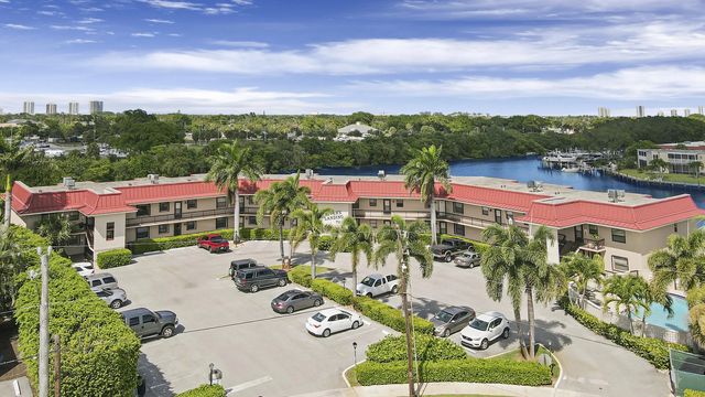 3 of 48 - 711 Hummingbird Way #201, North Palm Beach, FL