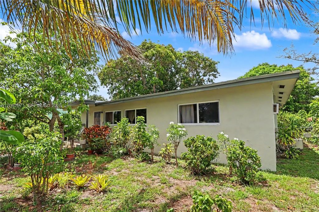 1155 Ne 136th Street, North Miami