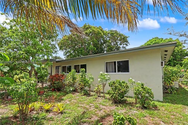 1155 Ne 136th Street, North Miami