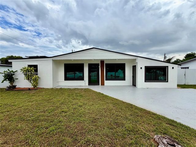 2310 Nw 208th Street, Miami Gardens