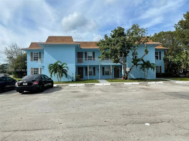 4951 Wedgewood Way #6, West Palm Beach