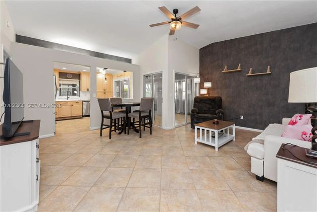 2 of 25 - 715 Se 22nd Lane, Homestead, FL
