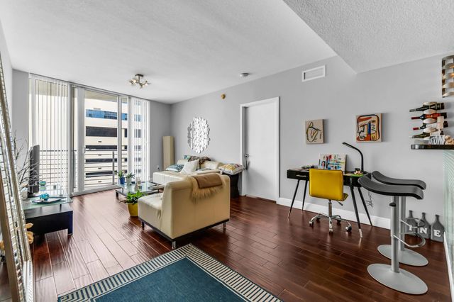 5 of 41 - 1551 N Flagler Drive #817, West Palm Beach, FL