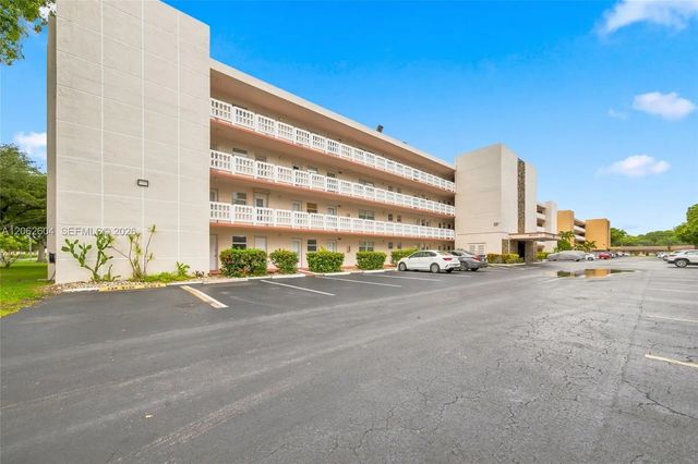 2 of 31 - 206 Se 10th Street #203, Dania Beach, FL
