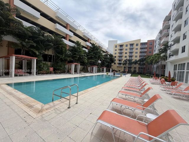 2 of 15 - 18800 Ne 29th Avenue #323, Aventura, FL