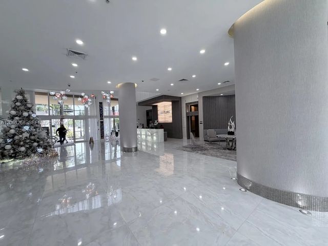 5 of 15 - 18800 Ne 29th Avenue #323, Aventura, FL