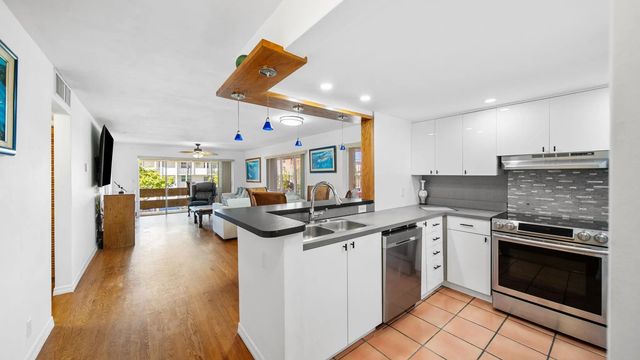 4 of 29 - 1700 Se 15th Street #302, Fort Lauderdale, FL