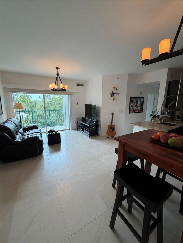 4 of 12 - 6001 Sw 70th Street #445, South Miami, FL