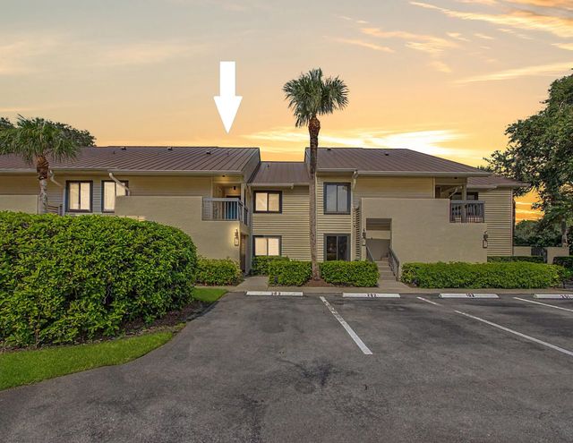 5132 Se Club Way #202, Stuart