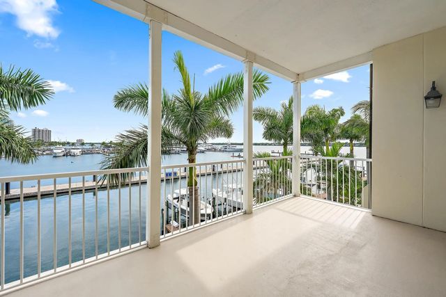 4 of 36 - 3920 N Flagler Drive #301, West Palm Beach, FL