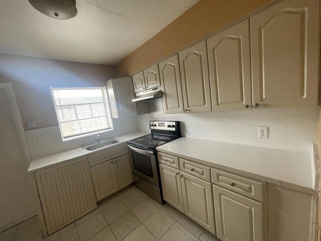4 of 15 - 1316 Nw 8th Avenue, Fort Lauderdale, FL