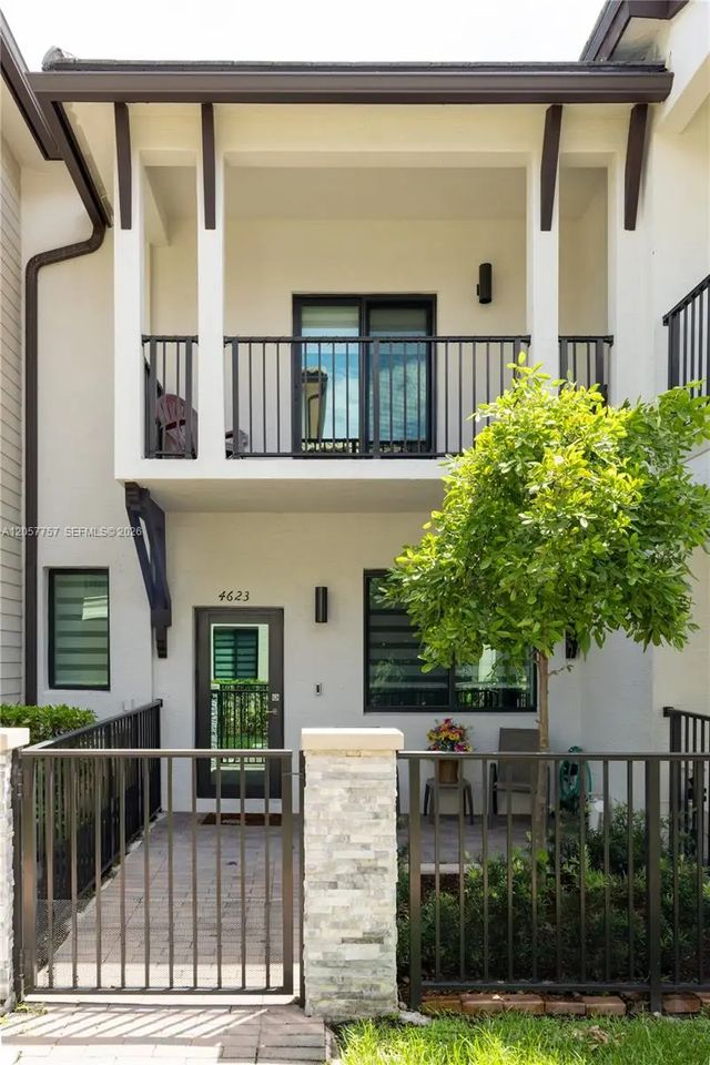 4623 Nw 83rd Parkway, Doral