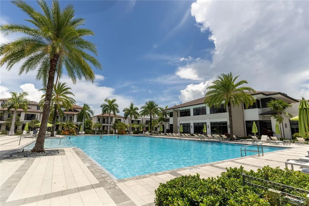4623 Nw 83rd Parkway, Doral