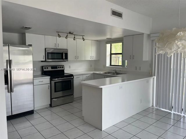 5 of 19 - 4730 Sw 62nd Way #202, Davie, FL