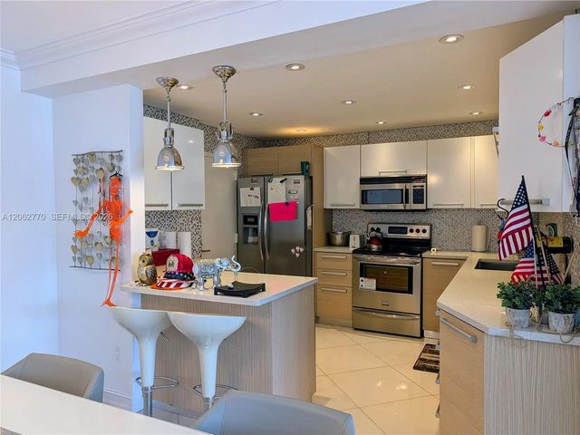 4 of 19 - 575 Crandon Boulevard #706, Key Biscayne, FL