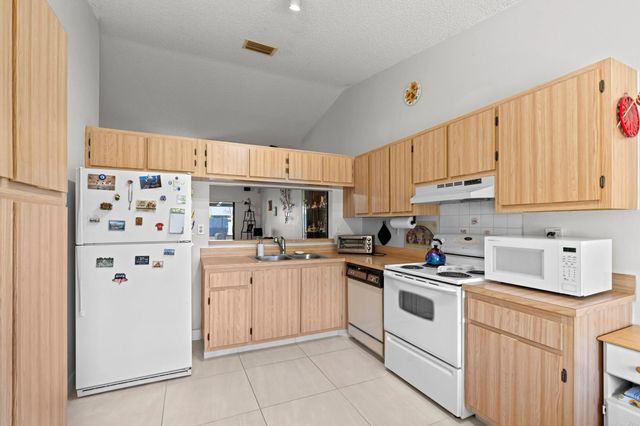 4 of 17 - 9 Danby Place, Boynton Beach, FL