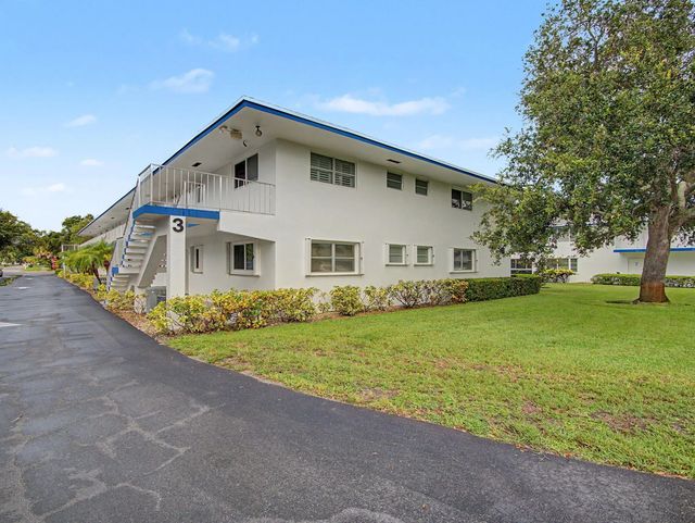 3 Westwood Avenue #101e, Tequesta