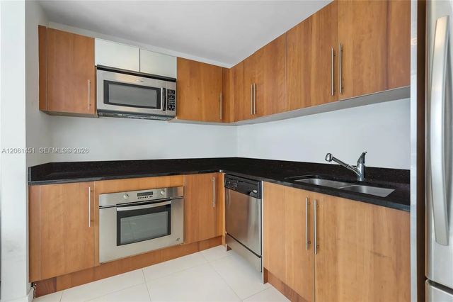 5 of 12 - 300 S Biscayne Boulevard #t-2309, Miami, FL