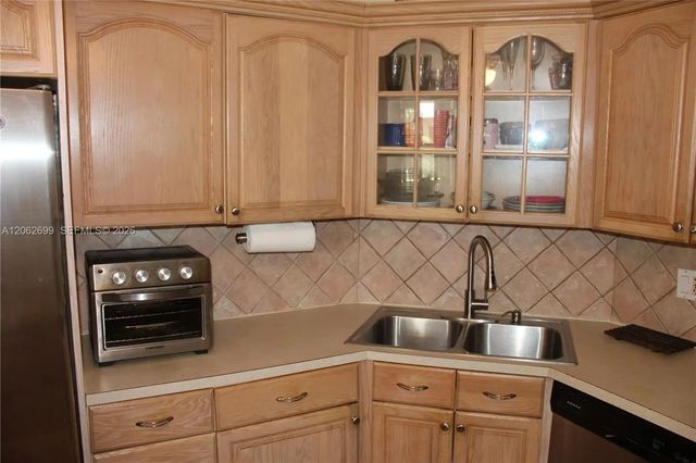3 of 32 - 6301 N Fall Circle Drive #410, Lauderhill, FL