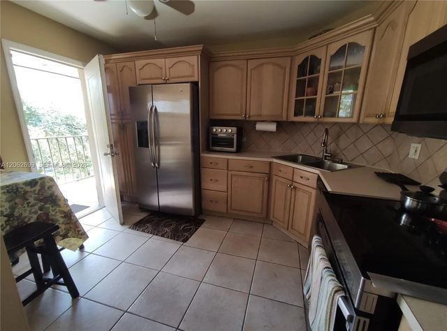 5 of 32 - 6301 N Fall Circle Drive #410, Lauderhill, FL