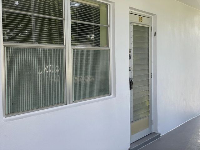 2 of 40 - 95 Cambridge E #95, West Palm Beach, FL