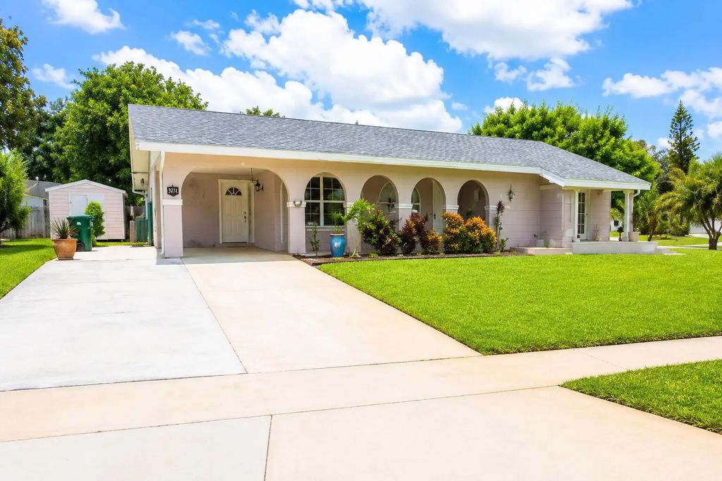 814 Se Corto Court, Port St. Lucie