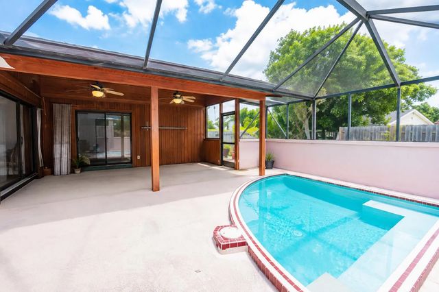 4 of 29 - 814 Se Corto Court, Port St. Lucie, FL