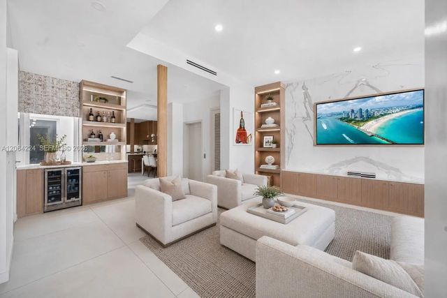 5 of 45 - 6203 Laguna Path N, Miami Beach, FL
