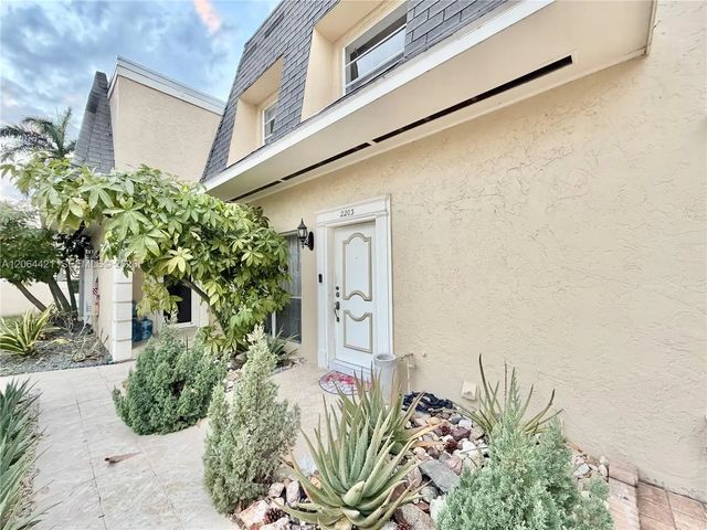 2203 Ne 7th Street #14, Hallandale Beach