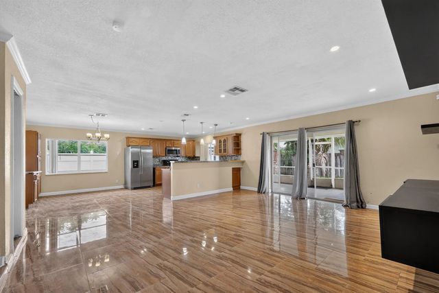 5 of 34 - 8208 Nw 75th Avenue, Tamarac, FL