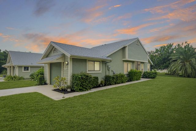 1566 Se Dewberry Court, Port St. Lucie