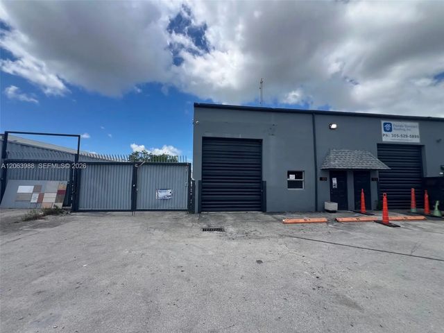 4 of 21 - 7070 Sw 9th Street #101, , FL