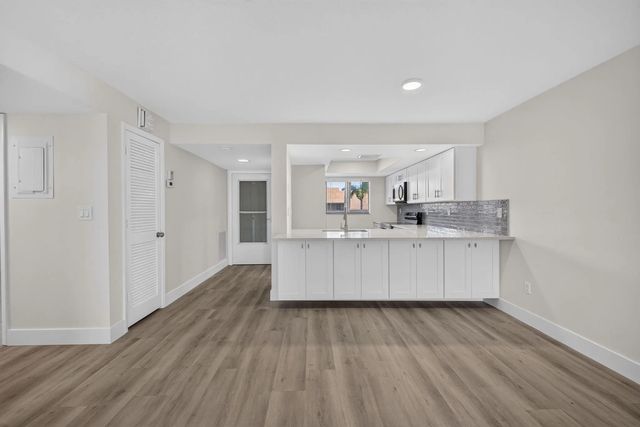 5 of 47 - 1600 Ne Dixie Highway #10-205, Jensen Beach, FL