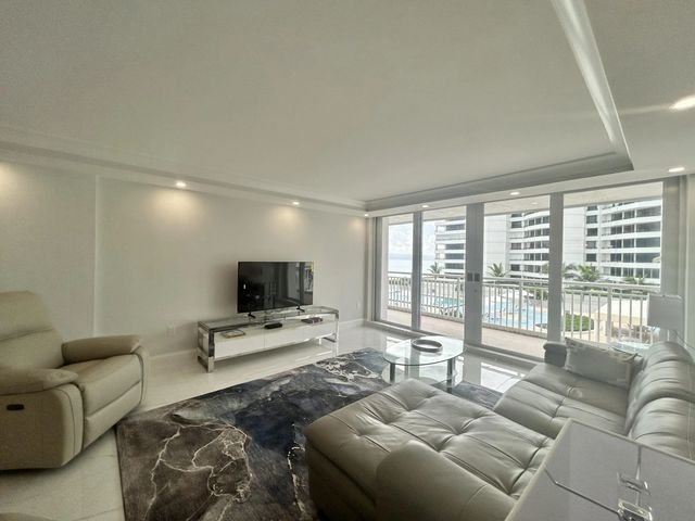 4 of 21 - 3546 S Ocean Boulevard #405, South Palm Beach, FL