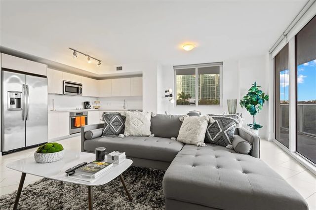 4 of 20 - 4250 Biscayne Boulevard #402, Miami, FL
