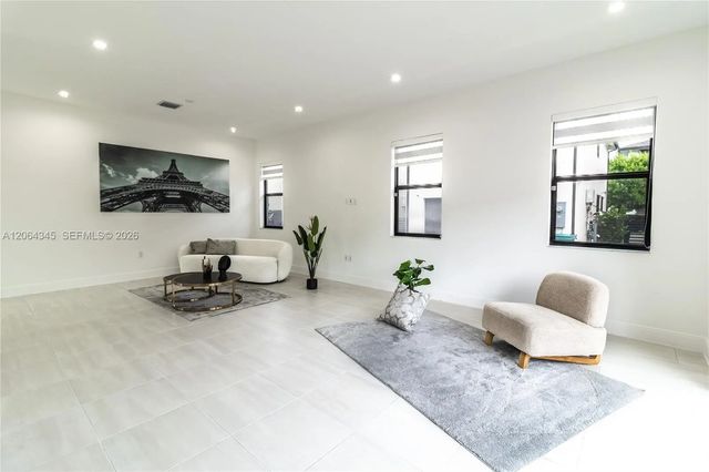 4 of 31 - 4311 Nw 82nd Avenue, Doral, FL