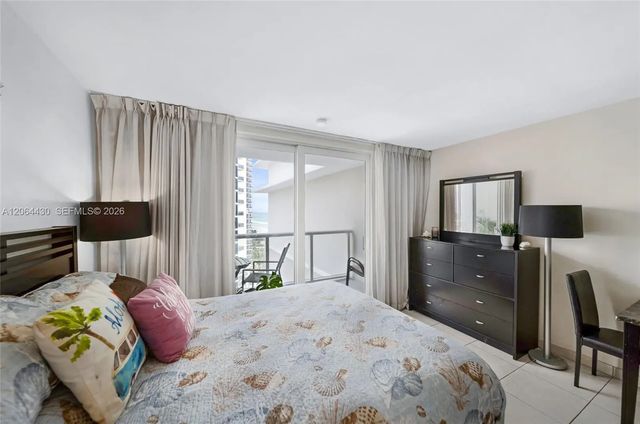 5 of 22 - 19201 N Collins Avenue #1117, Sunny Isles Beach, FL