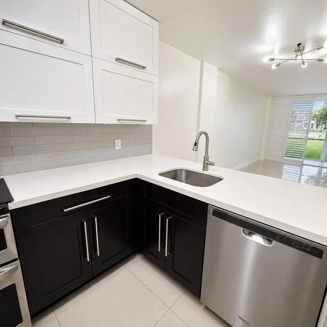 2 of 21 - 117 Royal Park Drive #1h, Oakland Park, FL