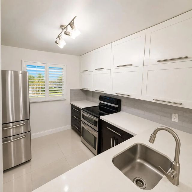 4 of 21 - 117 Royal Park Drive #1h, Oakland Park, FL