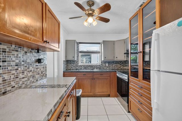 4 of 27 - 2220 N 57th Terrace, Hollywood, FL