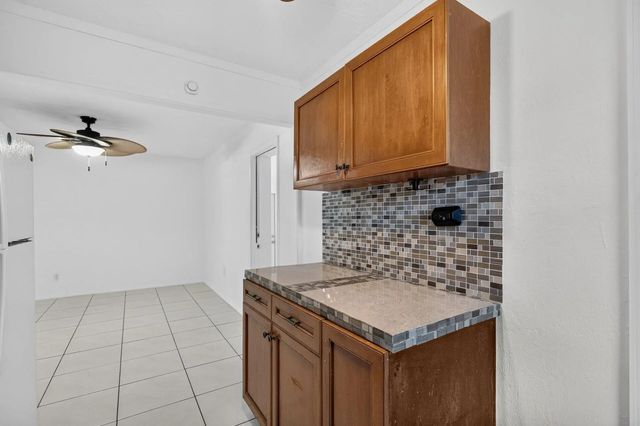 5 of 27 - 2220 N 57th Terrace, Hollywood, FL