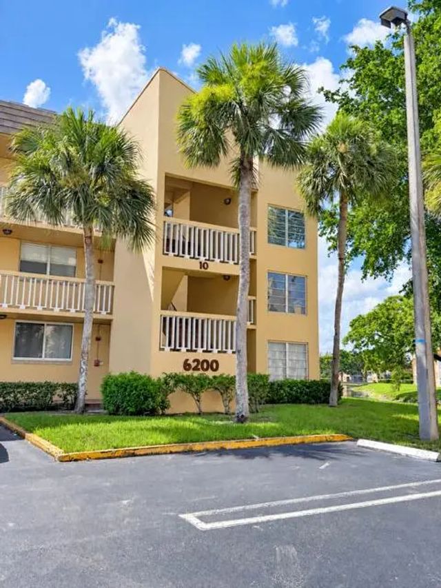6200 Nw 62nd Street #206, Tamarac