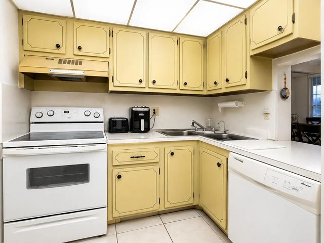 4 of 23 - 6200 Nw 62nd Street #206, Tamarac, FL