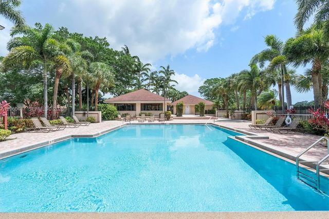 839 Blue Ridge Circle #839, West Palm Beach