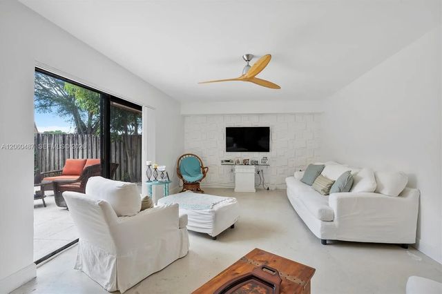 3 of 34 - 839 Blue Ridge Circle #839, West Palm Beach, FL