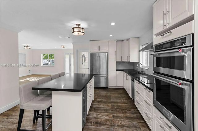 3 of 21 - 2224 Sw 61st Avenue, Miami, FL