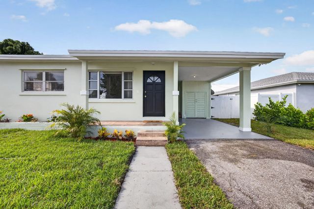 5 of 38 - 1547 W 10th Street, Riviera Beach, FL