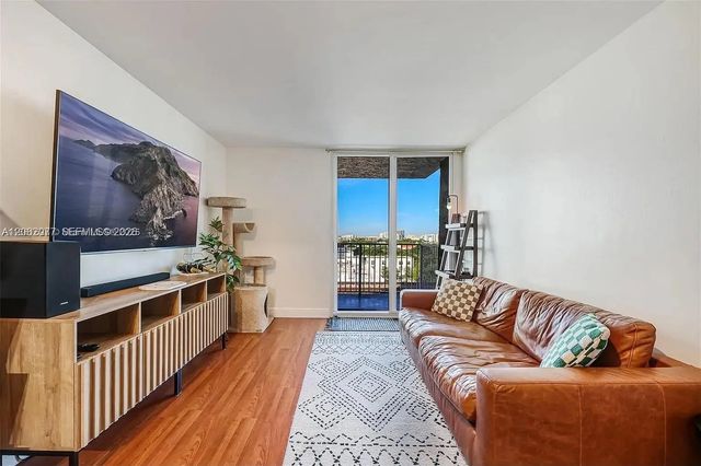 4 of 10 - 850 N Miami Avenue #w-906, Miami, FL